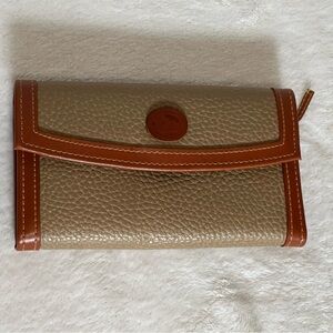 Dooney & Bourke Pebble Grain Continental Clutch